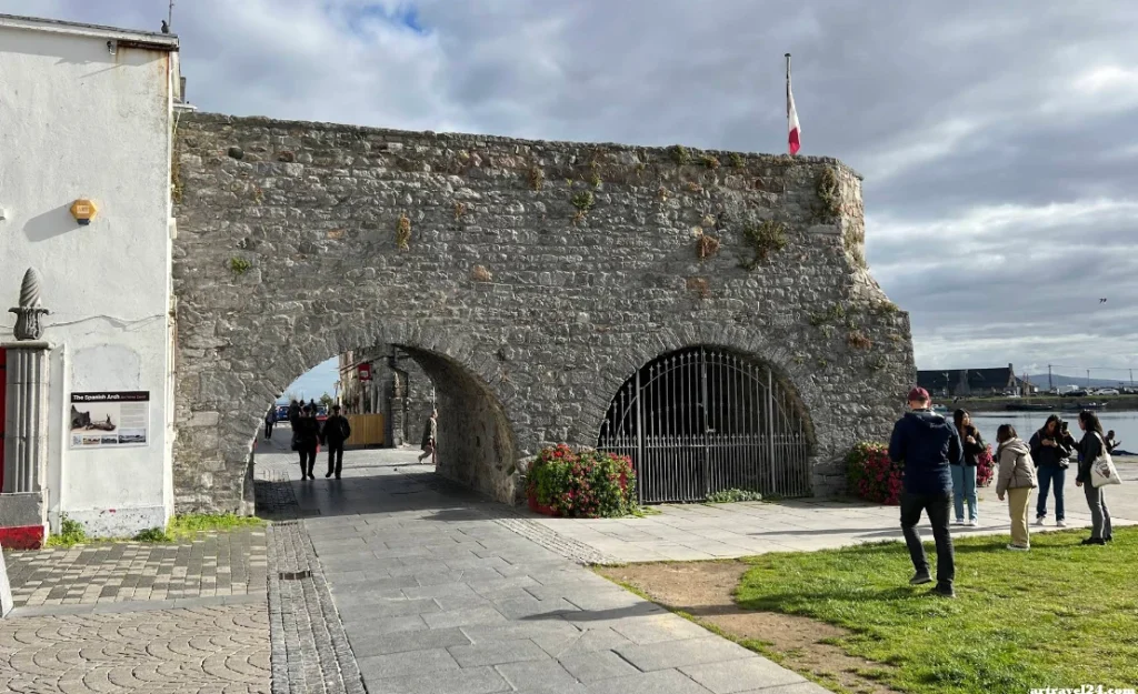 سوق الحرف في Spanish Arch