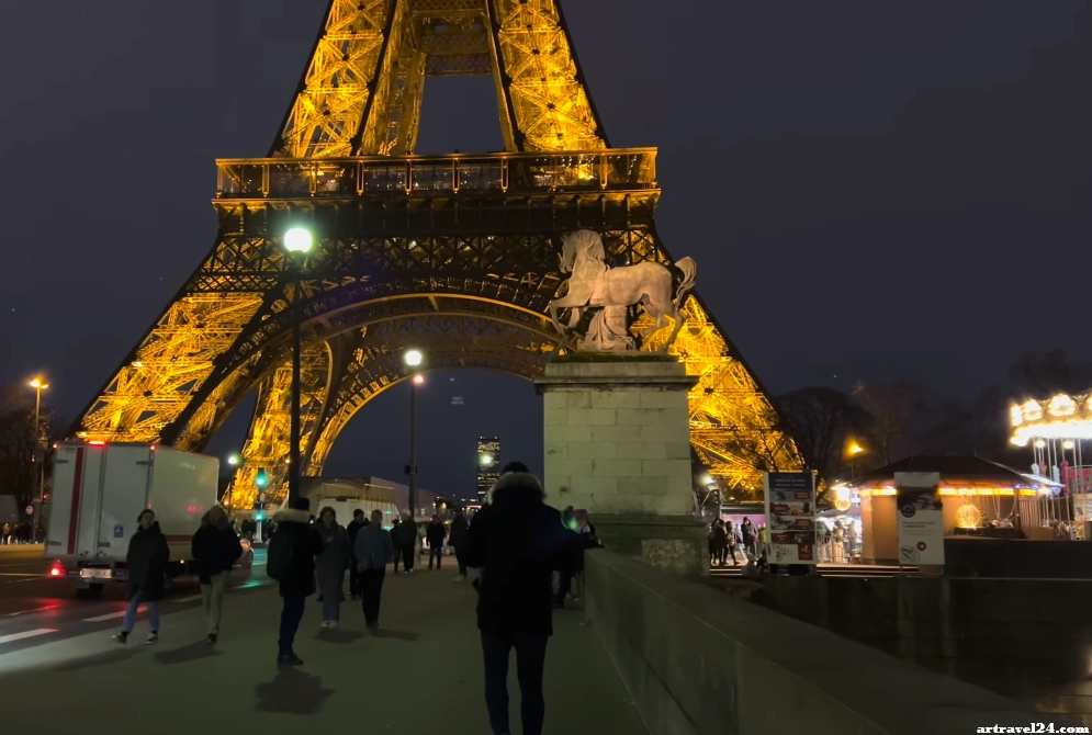 صورة ليلية جميلة لبرج ايفل من زيارتي للعاصمة الفرنسية باريس