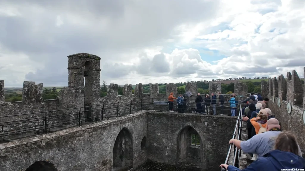 محيط قلعة بلارني Blarney Castle